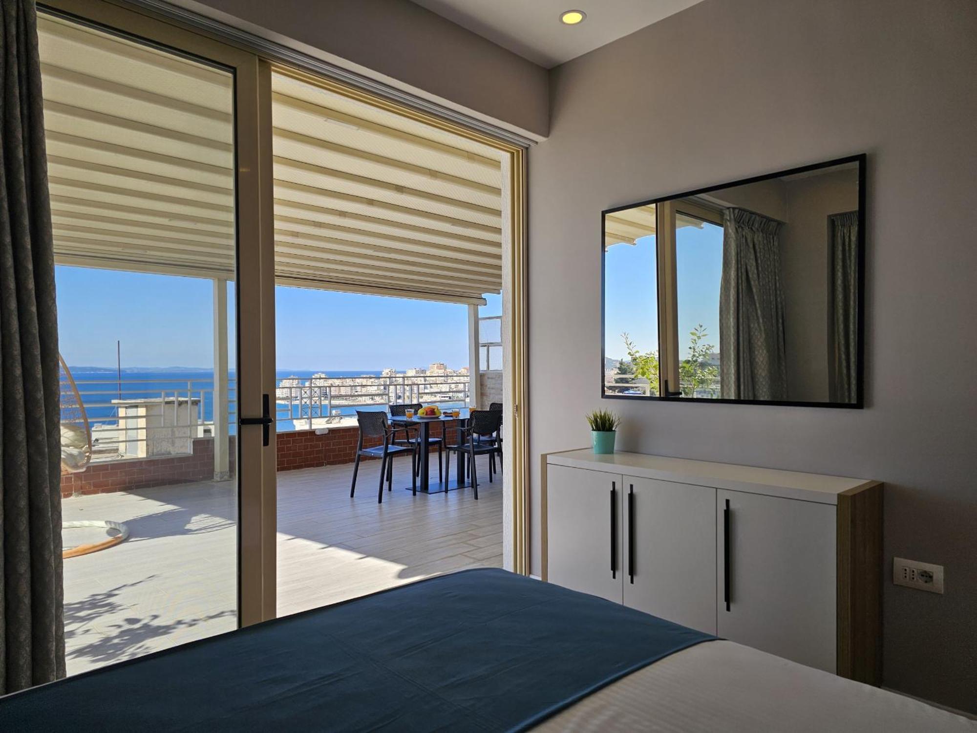 Deep Blue Rooftop - 111 Sarande Luaran gambar